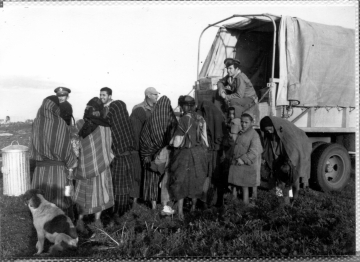 Locals-with-truck.-Richards-Hoffman-collection-via-Hogue-and-Whittenberg