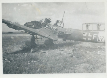 Damaged-Ju-87.-Henry-Tomlin-collection-via-Jeanette-Tomlin