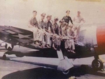 P-47-with-personnel.-Henry-Kent-collection-via-his-family