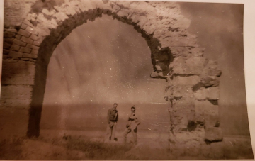 85th-FS-CO-Major-Schoellkopf-left-and-Samuel-Say-under-aqueduct-in-Tunisia.-Samuel-L.-Say-collection-via-family