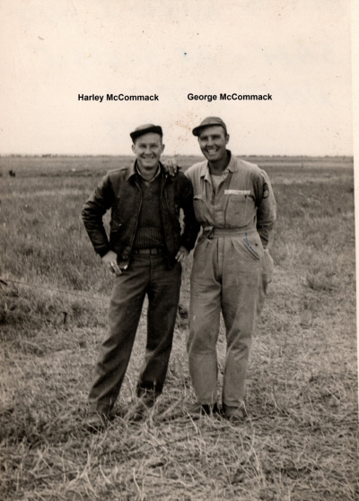 85th-FS-George-L.-Sam-McCommack-on-right-with-brother-HarleyHawk-at-Sousse-North-Africa-1943.-George-L.-McCommack-collection-via-his-family