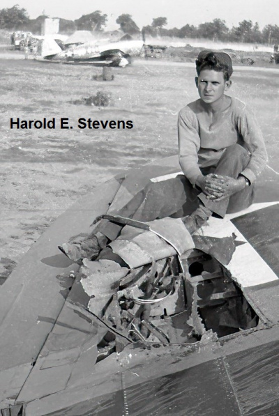 85th-FS-Harold-E.-Stevens-on-damaged-P-47.-Montie-Whittenberg-collection-via-Ron-Whittenberg1