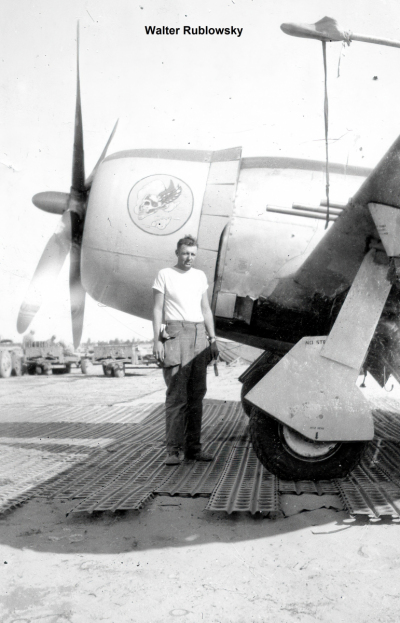 85th-FS-Walter-Rublowsky-beside-P-47.-Montie-Whittenberg-collection-via-Ron-Whittenberg