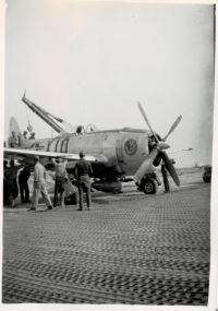 85th-FS-P-47-X10-undergoing-maintenance-likely-at-Cesenatico-Italy-19451.-George-I.-Nadvornik-collection