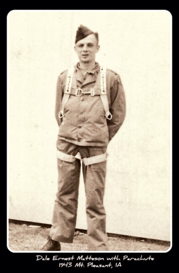 86th-FS-Dale-E.-Matteson-with-parachute-1943.-Dale-E.-Matteson-collection-via-Sharon-Matteson-Martin