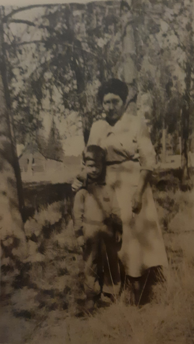 86th-FS-Romie-R.-Royse-with-grandmother-Annie-Corbell-Lenz-via-the-Royse-family