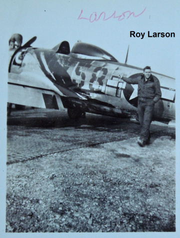 86th-FS-Roy-Larson-beside-P-47-X58.-Edward-T.-Brooks-collection-via-Bob-Payette-and-Scott-Bricker