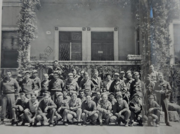 Possibly-86th-FS-armorers-at-Cesenatico-Italy-1945.-Charles-W.-Ford-collection-via-Andrea-Ford