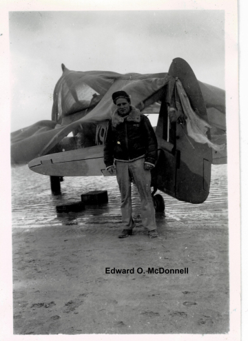 87th-FS-Edward-O.-McDonnell-beside-P-40.-Edward-O.-McDonnell-collection-via-the-McDonnell-Barry-family