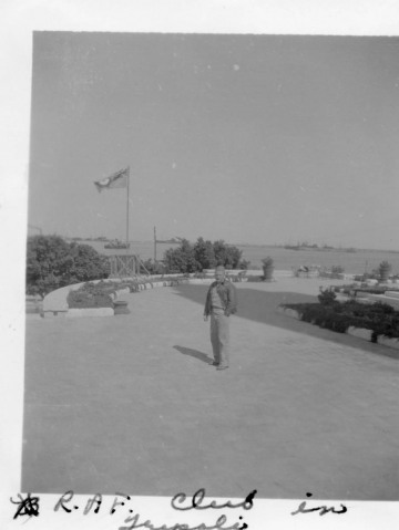 87th-FS-Wyman-D.-Anderson-at-RAF-club-in-Tripoli.-Wyman-D.-Anderson-collection-via-his-family