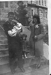 86th-FS-pilot-Capt.-George-St.-Maur-Maxwell-with-sister-Wilor-and-her-daughter-Carol-e-between-them.-Photograph-via-Soninlaw71-usmilitaryform
